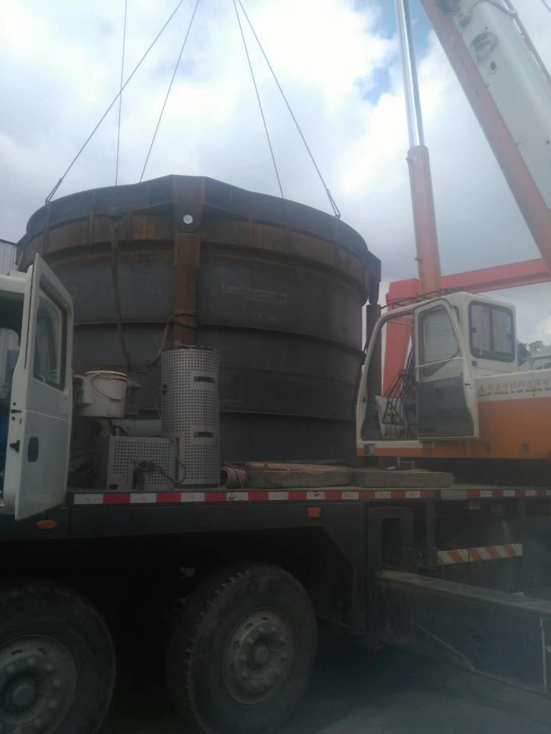 Hinged expansion joint